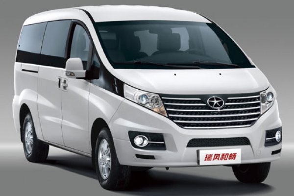 JAC prepara nova minivan e J3 reestilizado