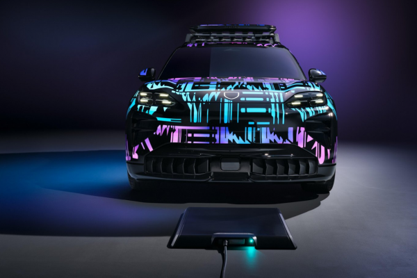 Novo Porsche Cayenne elétrico terá recarga sem fio tipo a de celular