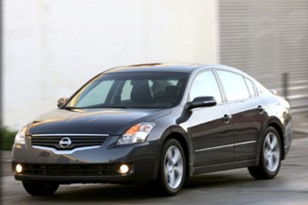 Nissan Altima 2013 quer fatia dos sedãs grandes no Brasil 