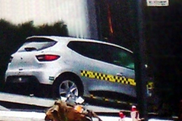 Nova geração do Clio é flagrada de traseira