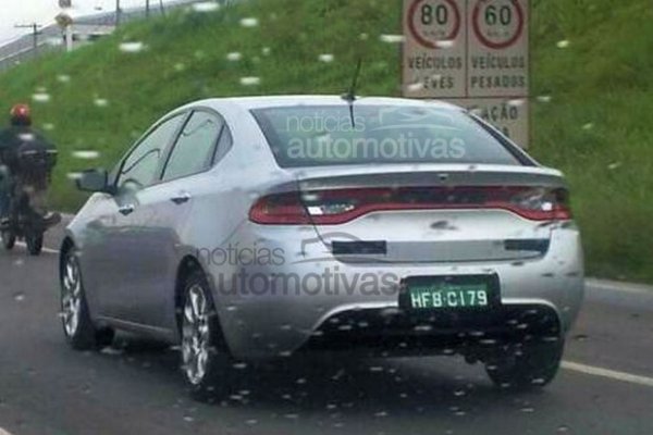 Exclusivo: Flagramos o Dodge Dart 2013 rodando no Brasil