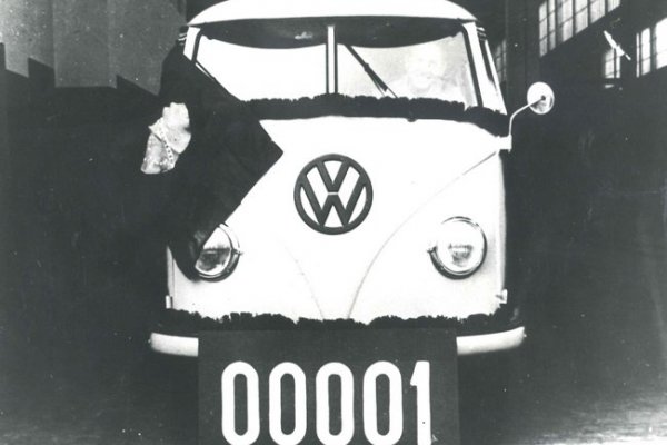 Kombi completa 55 anos de produção no Brasil