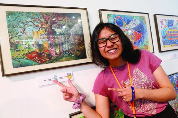 ESTUDANTE BRASILEIRA GANHA OURO EM CONCURSO CULTURAL DA TOYOTA