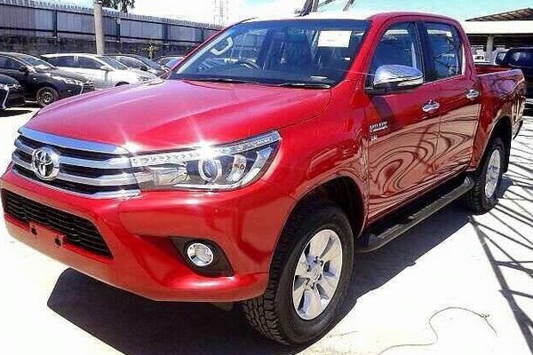 NOVA TOYOTA HILUX APARECE “DE CARA LAVADA” ANTES DO SEU LANÇAMENTO OFICIAL