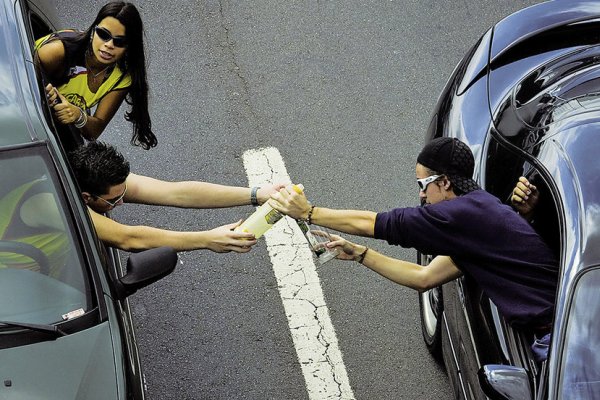 PROJETO DE LEI QUER PROIBIR TRANSPORTE DE BÊBADO AO LADO DO MOTORISTA