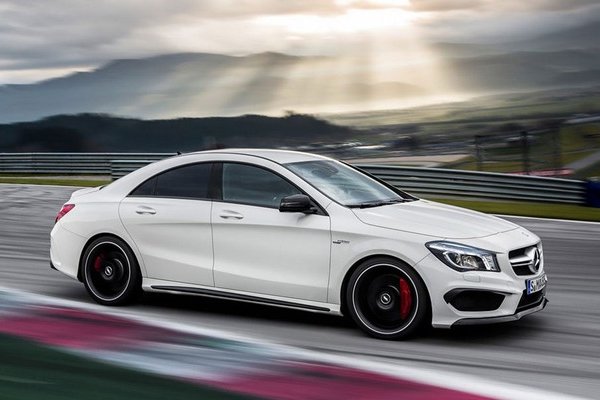 VAZAM IMAGENS DO MERCEDES CLA45 AMG