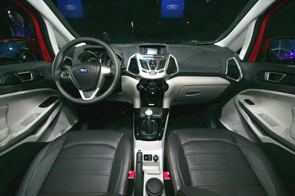 Ford revela o interior do EcoSport global, que chega neste ano