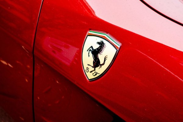 Qualquer um pode comprar uma Ferrari? Saiba até onde vai a exclusividade