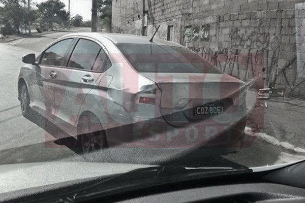 NOVO HONDA CITY É FLAGRADO EM TESTES