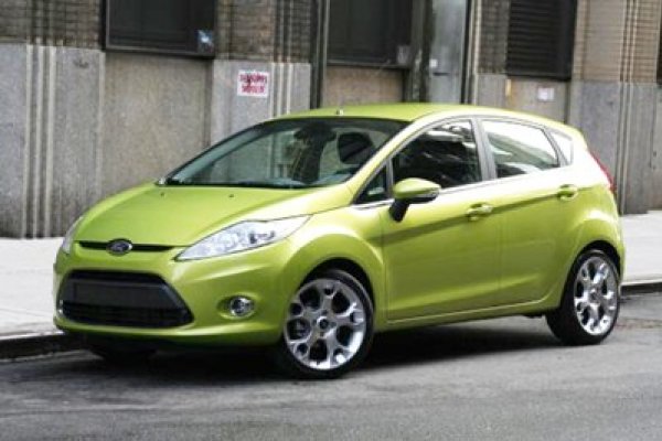 Ford pensa em Fiesta de baixo custo para emergentes
