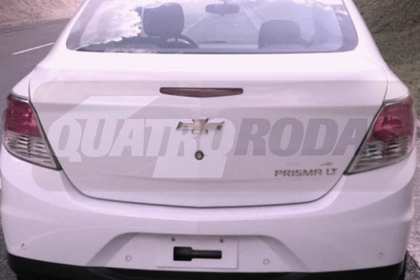 Veja o Onix sedã sem disfarces