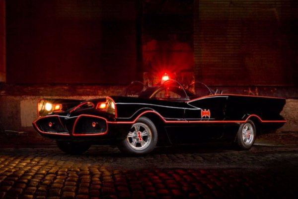 RÉPLICA OFICIAL DO BATMÓVEL SERÁ LEILOADA