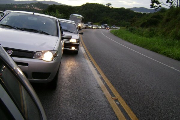 LEI DOS FARÓIS ACESOS GERA 124 MIL MULTAS EM UM MÊS