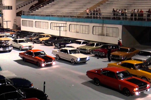 SAMBÓDROMO DE SP REÚNE CARROS DE ARRANCADA NESTA TERÇA-FEIRA