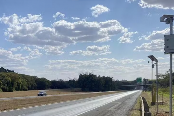 Radares com IA já flagram motoristas dentro do carro e registram infrações