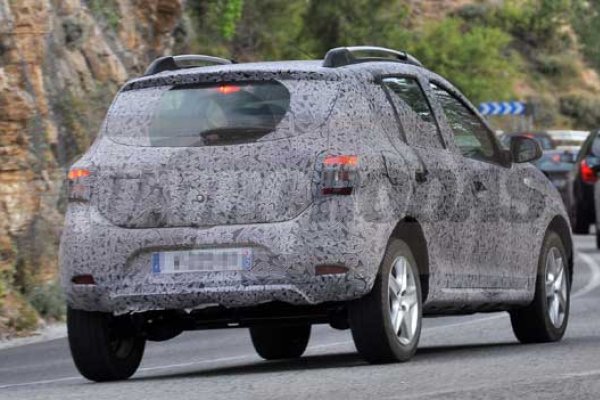 Novo Sandero Stepway é flagrado
