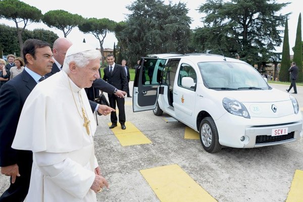Brasileiro entrega papamóvel elétrico para Bento XVI