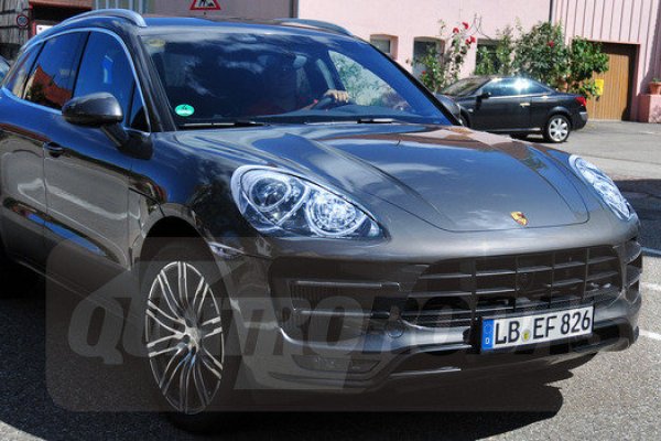PORSCHE MACAN É FLAGRADO SEM DISFARCES