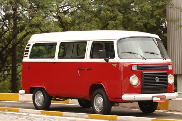 VW PREPARA DESPEDIDA DA KOMBI