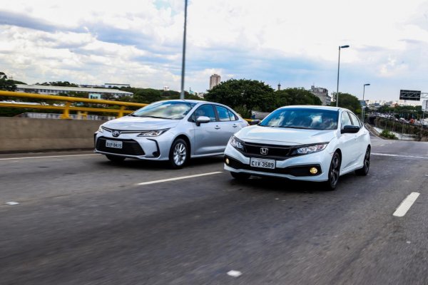 Civic e Corolla brigam nas versões mais simples