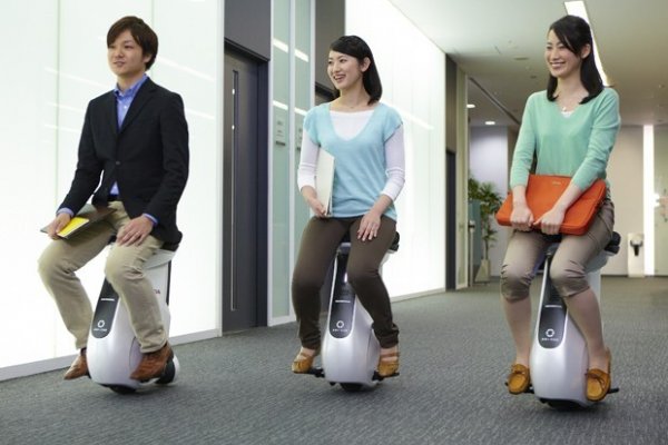 Honda cria veículo individual que reage a movimentos do corpo