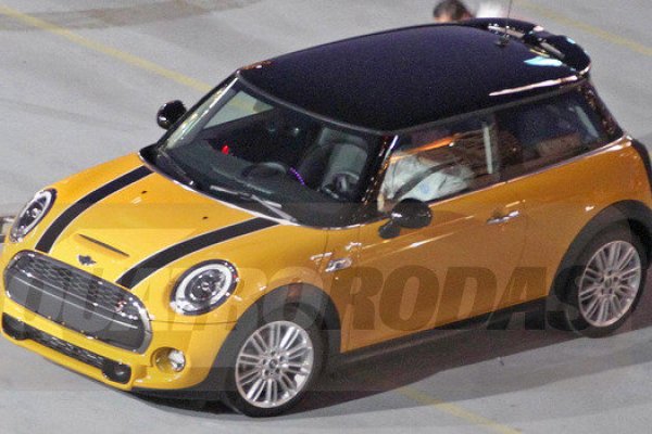 NOVO MINI COOPER É FLAGRADO SEM DISFARCES
