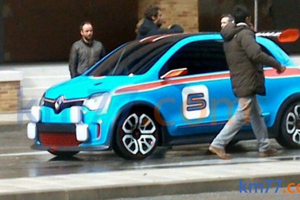 RENAULT 5 CONCEPT É FLAGRADO SEM CAMUFLAGEM NA ESPANHA