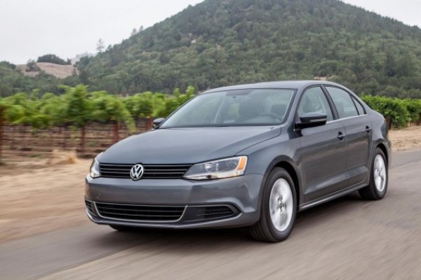 VW JETTA: RECALL POR FALHA NA SUSPENSÃO TRASEIRA AFETA 32 MIL UNIDADES NO BRASIL