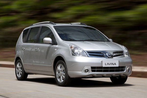 NISSAN LIVINA E GRAND LIVINA GANHAM NOVOS ITENS DE SÉRIE