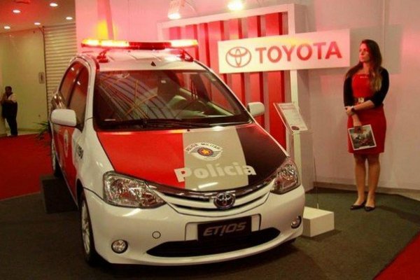 TOYOTA ETIOS PODE VIRAR VIATURA DA PM DE SÃO PAULO
