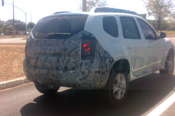 NOVO DUSTER É FLAGRADO EM TESTES