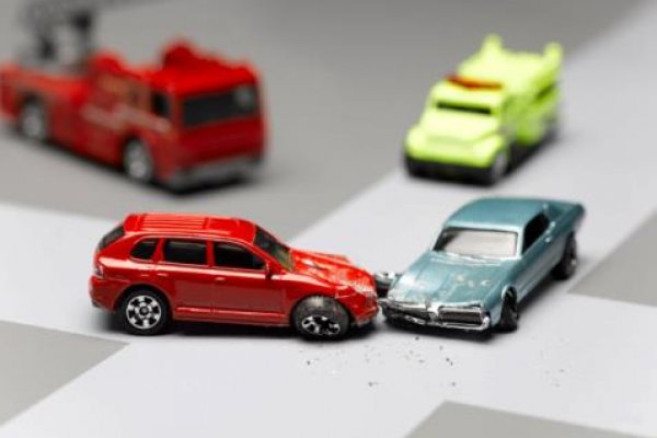 BATI O CARRO, E AGORA? VEJA COMO AGIR EM UM ACIDENTE EM 5 PASSOS BATI O CARRO, E AGORA? VEJA COMO AGIR EM UM ACIDENTE EM 5 PASSOS