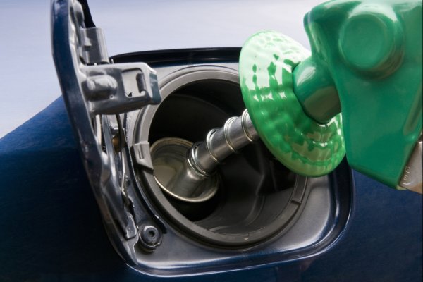 PETROBRAS AUMENTA O PREÇO DA GASOLINA EM 6% E O DO DIESEL EM 4%