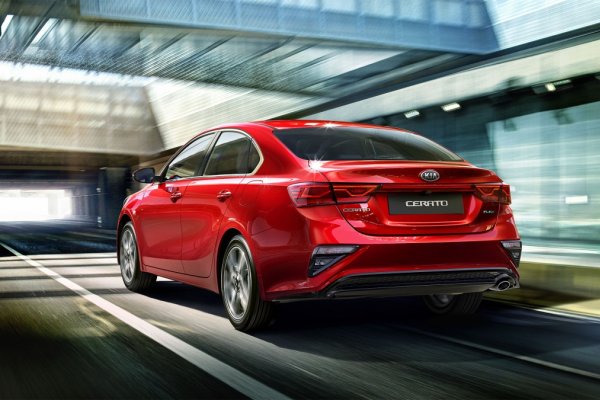 Nova geração do Kia Cerato chega com motor 2.0 em outubro