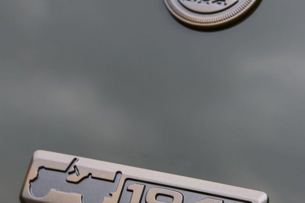 JEEP CELEBRA 75 ANOS COM EDIÇÃO ESPECIAL PARA TODOS OS MODELOS