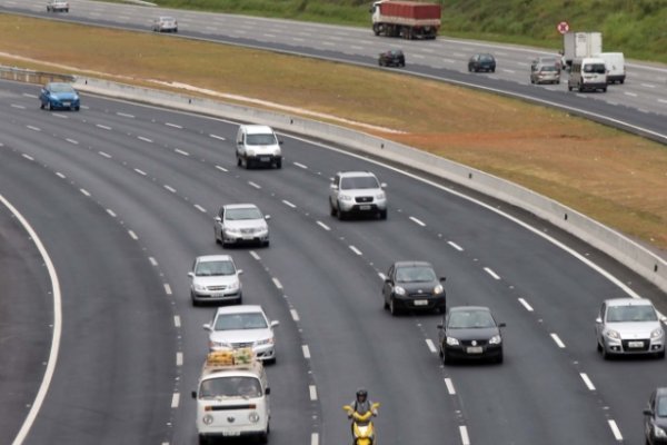 FAROL BAIXO SERÁ OBRIGATÓRIO ATÉ DE DIA NA ESTRADA; MULTA É DE R$ 85,13 