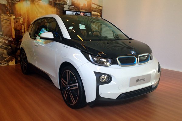 BMW LANÇA ELÉTRICO I3 NO BRASIL