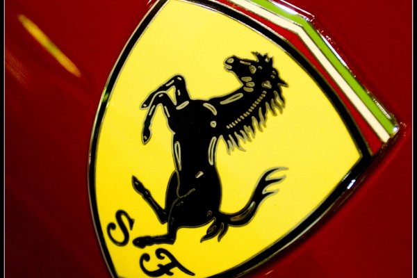 FERRARI É ELEITA A MARCA MAIS PODEROSA DO MUNDO