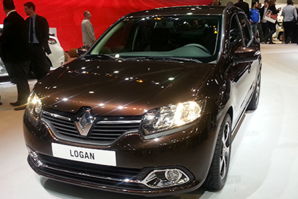 LOGAN DEIXA DE SER "CARRINHO FEIO" DA RENAULT E CHEGA EM NOVEMBRO