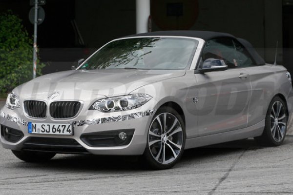 BMW SÉRIE 2 CABRIO É VISTO SEM CAMUFLAGEM
