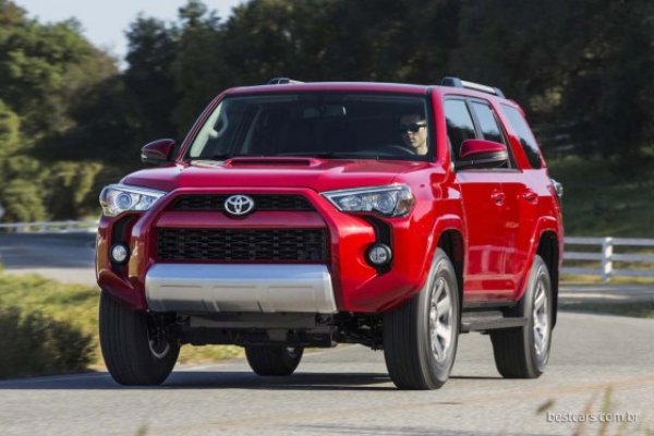 TOYOTA 4RUNNER: VISUAL CONTROVERSO E MAIS CONVENIÊNCIA