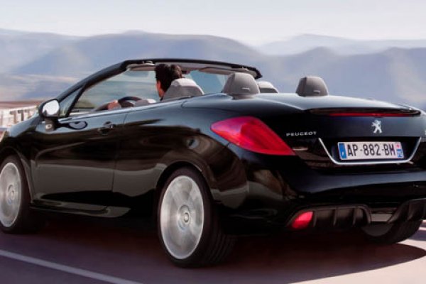 Peugeot já oferece novo 308 CC em seu site oficial.