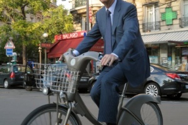 Após 1º recuo na produção de veículos em 10 anos, indústria espera 2013 quente