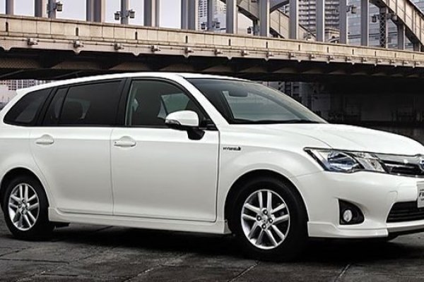 TOYOTA APRESENTA NOVOS COROLLAS HÍBRIDOS NO JAPÃO