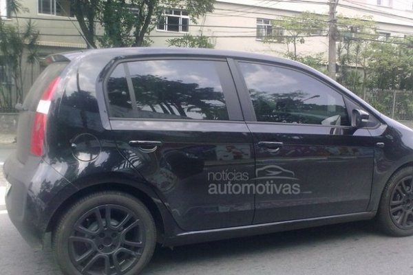 VOLKSWAGEN UP! SEM CAMUFLAGEM É VISTO EM SÃO BERNARDO DO CAMPO/SP