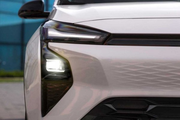 Novo Chevrolet Bolt é flagrado sem camuflagem; veja como ficou