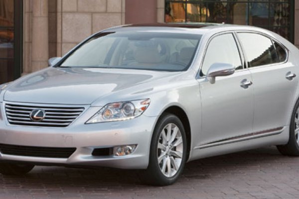 Lexus retorna de forma independente ao Brasil