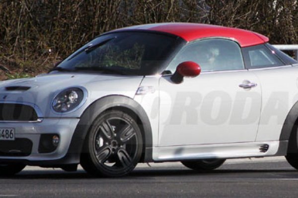 Mini Coupé JCW GP é flagrado em testes