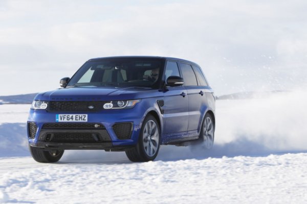 RANGE ROVER SPORT SVR É TESTADO AO EXTREMO EM LAGO CONGELADO NO ÁRTICO