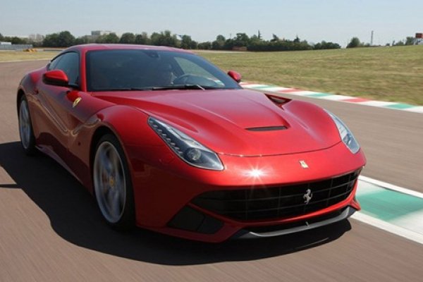 CONFIRMADO: FERRARI F12 BERLINETTA CHEGA EM ABRIL